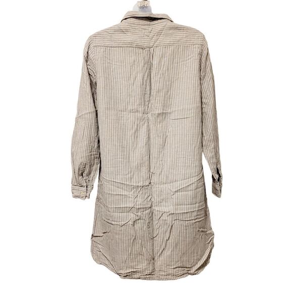 2/$20 Vintage Y2K Grey & White Stripes Buttons Down Shirt Top Size: M - Picture 4 of 5